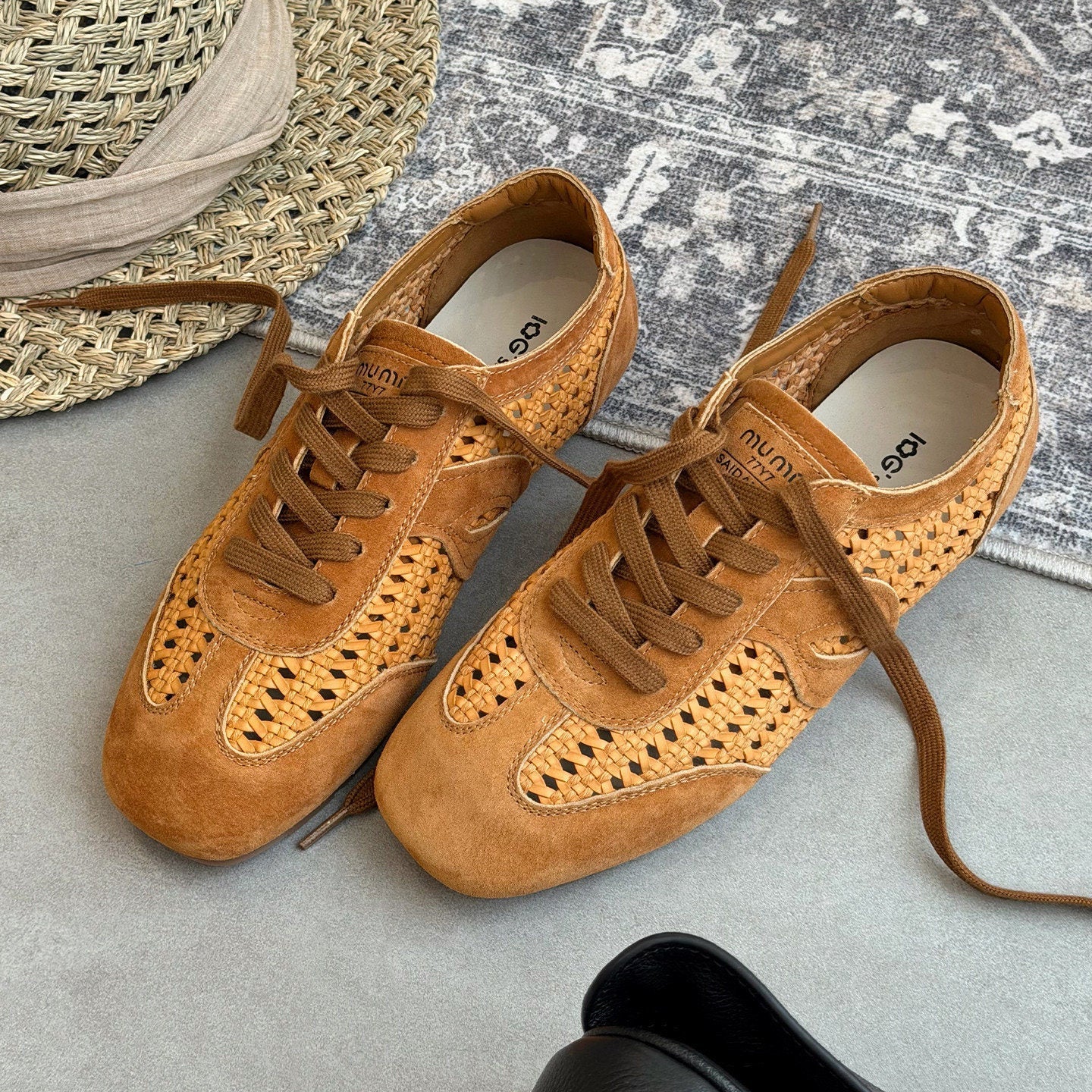 Damen elegante und luftige Schnürschuhe mit handgewR&Btem Obermaterial R&B