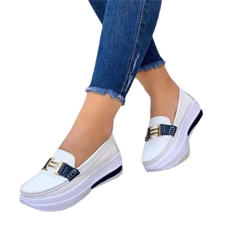 Damen Komfort-Slipper mit dekorativem Metallverschluss und ergonomischer Sohle R&B