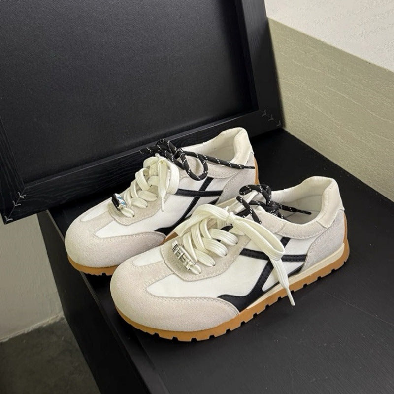 Damen Sneakers im Retro-Stil aus hochwertigem Wildleder mit einzigartigem Schnürdesign R&B