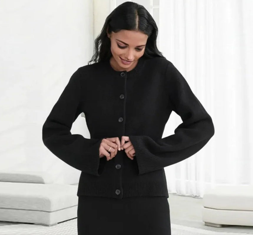 Damen Elegante Strickjacke mit weitem Schnitt und Knopfdetails R&B