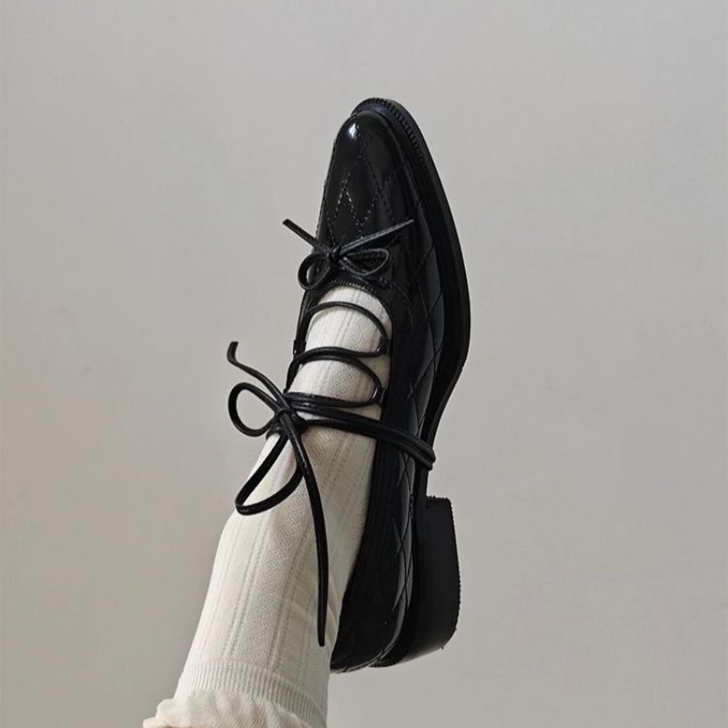 Damen edle Lackleder-Schuhe mit raffiniertem Schnürdesign R&B