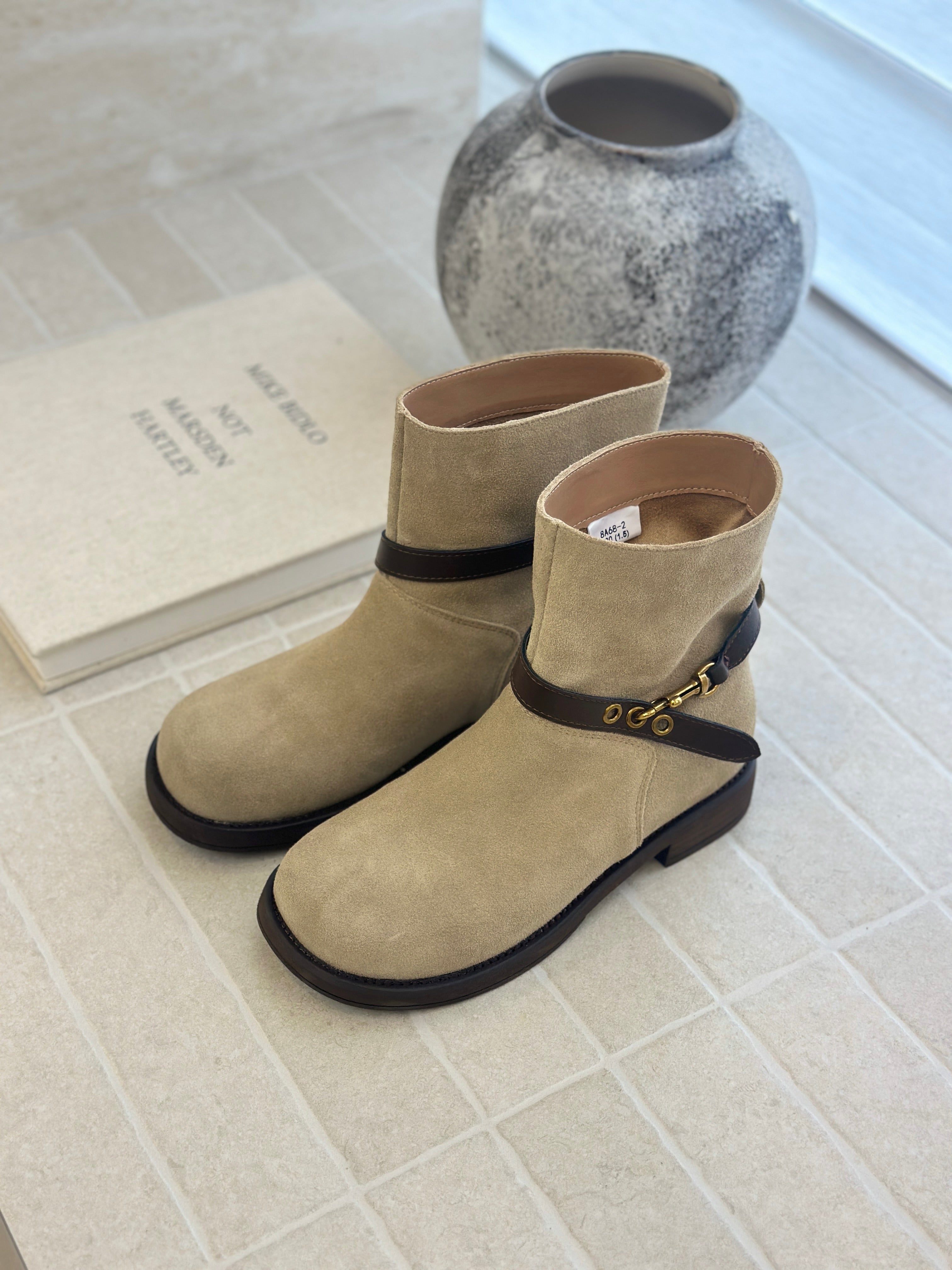 Damen elegante Chelsea Boots mit modischen Schnallen und hochwertiger Wildlederoberfläche R&B