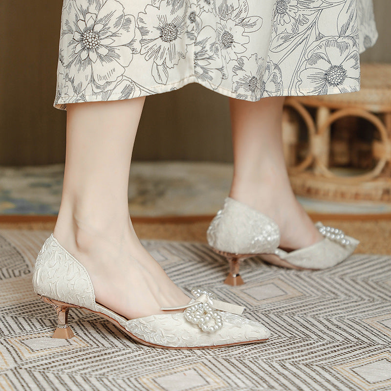 Damen elegant gestaltete Slingback-Pumps mit perlverziertem Schleifendetail