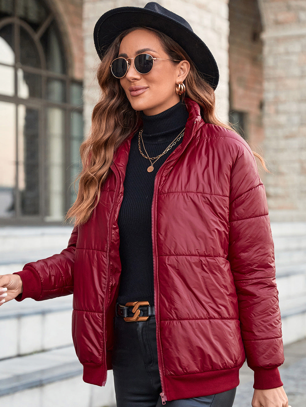 Damen elegante Steppjacke mit hochschließendem Kragen und modernen Taschen R&B