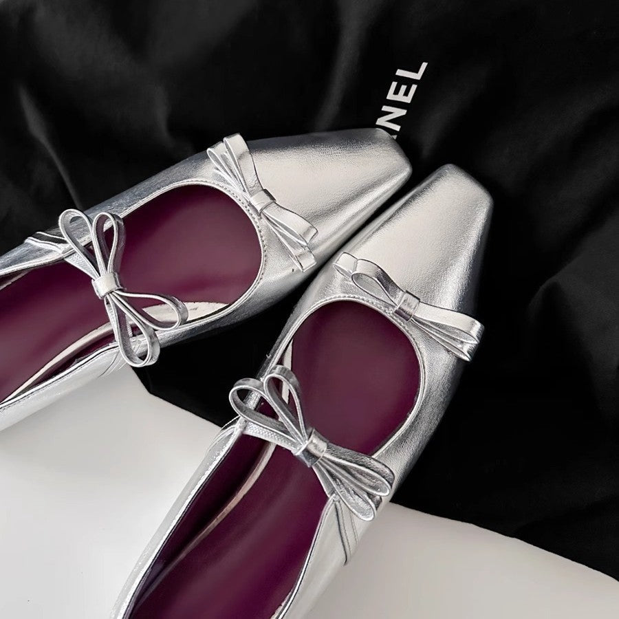 Damen Ballerinas mit schimmernder Metallic-Oberfläche und verspieltem Schleifendetail