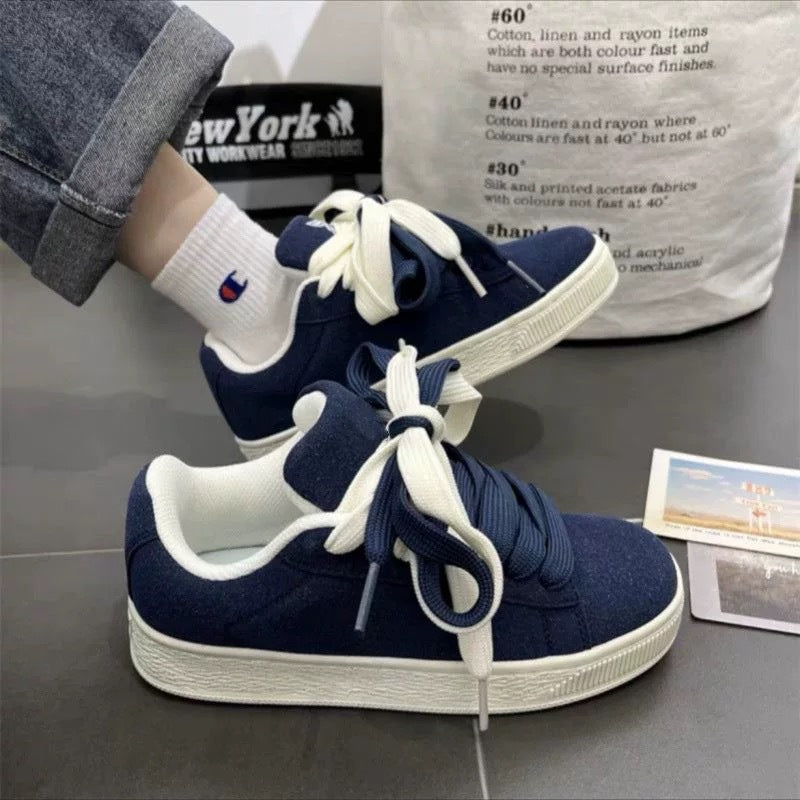 Damen Sneakers im sportlichen Stil mit hochwertiger Oberflächenstruktur