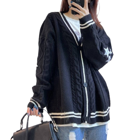 Damen Grobstrickjacke mit eleganten Sternenapplikationen und kontrastierenden Details R&B