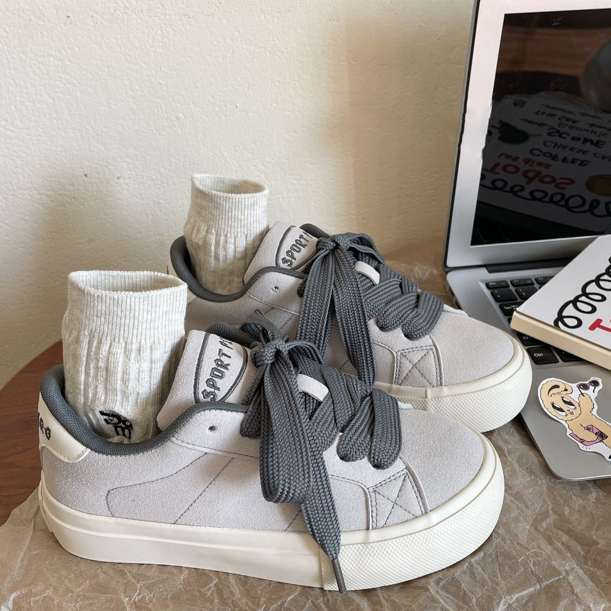 Damen Sportliche Sneaker mit weichem Wildleder-Obermaterial und dämpfender Sohle R&B