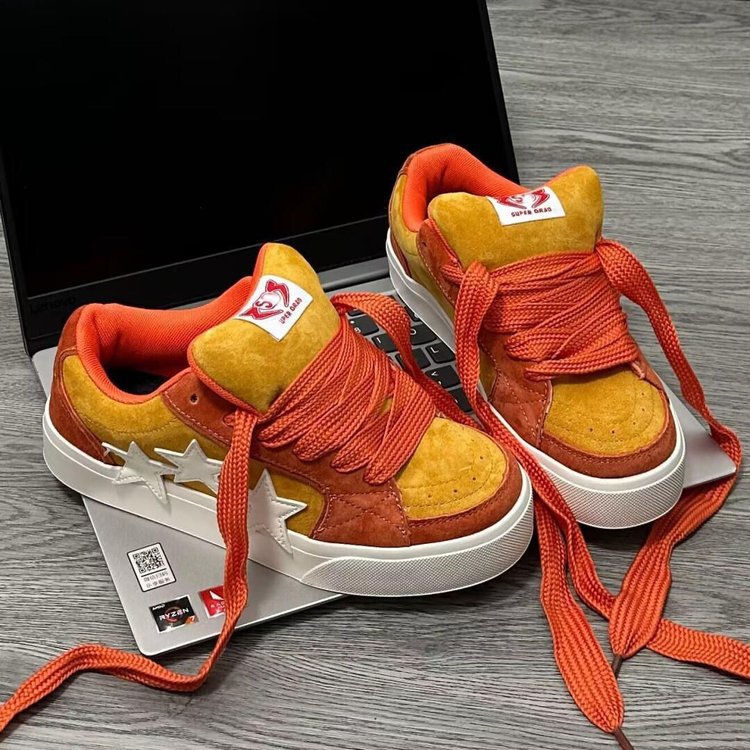 Damen Sportliche Sneaker mit auffälligen Stern-Applikationen R&B