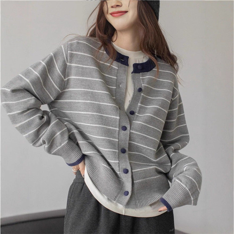 Damen gemütlicher Strickcardigan mit jugendlichem Streifenmuster und praktischem Knopfverschluss R&B