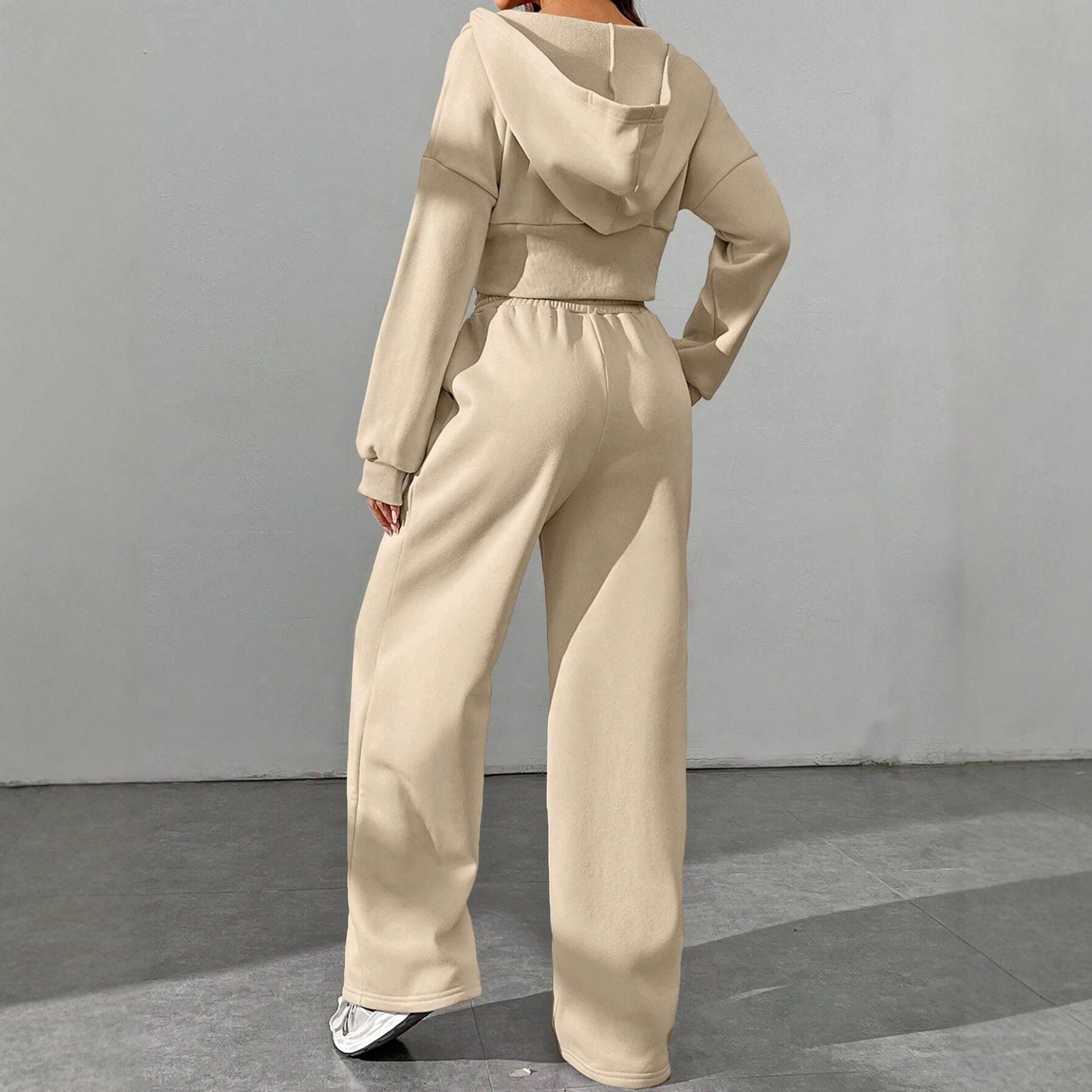 Damen sportliches Set aus weich fließendem Material mit Kapuze und weitem Schnitt R&B