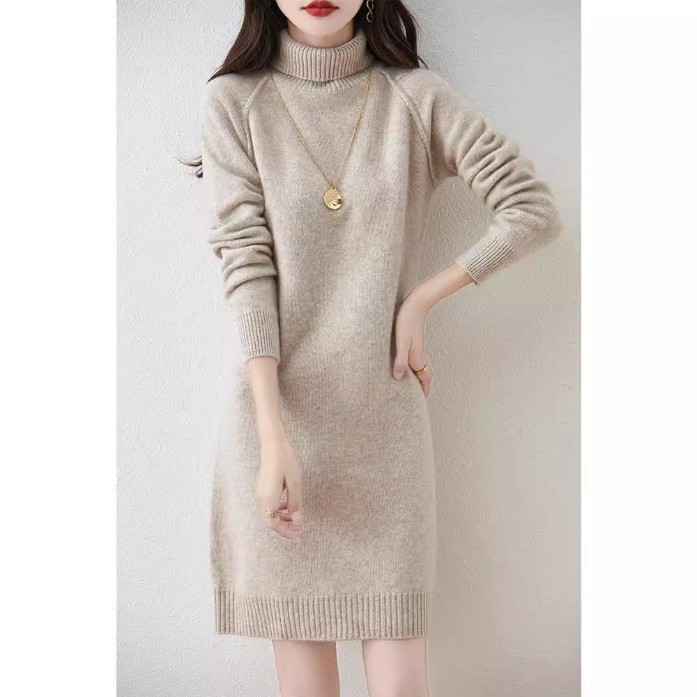 Damen Strickkleid mit hohem Kragen und schmalem Schnitt