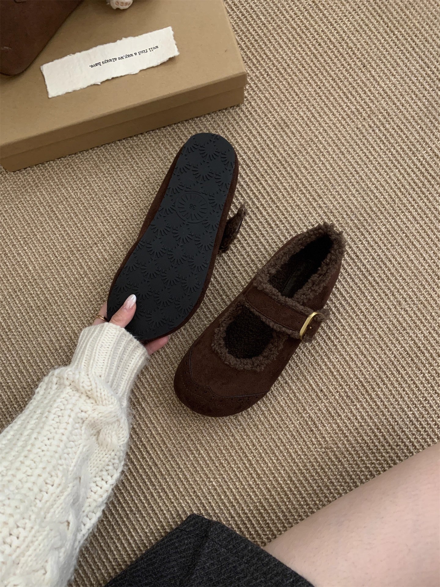 Damen Hausschuhe mit verstellbarem Riemen und kuscheligem Innenfutter R&B