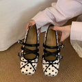 Damen Ballerina-Pumps mit modischem Riemchen und kontrastierendem Punkten-Design R&B