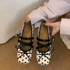 Damen Ballerina-Pumps mit modischem Riemchen und kontrastierendem Punkten-Design R&B