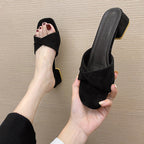 Damen Mules mit verschnörkeltem Design und bequemem Blockabsatz EB