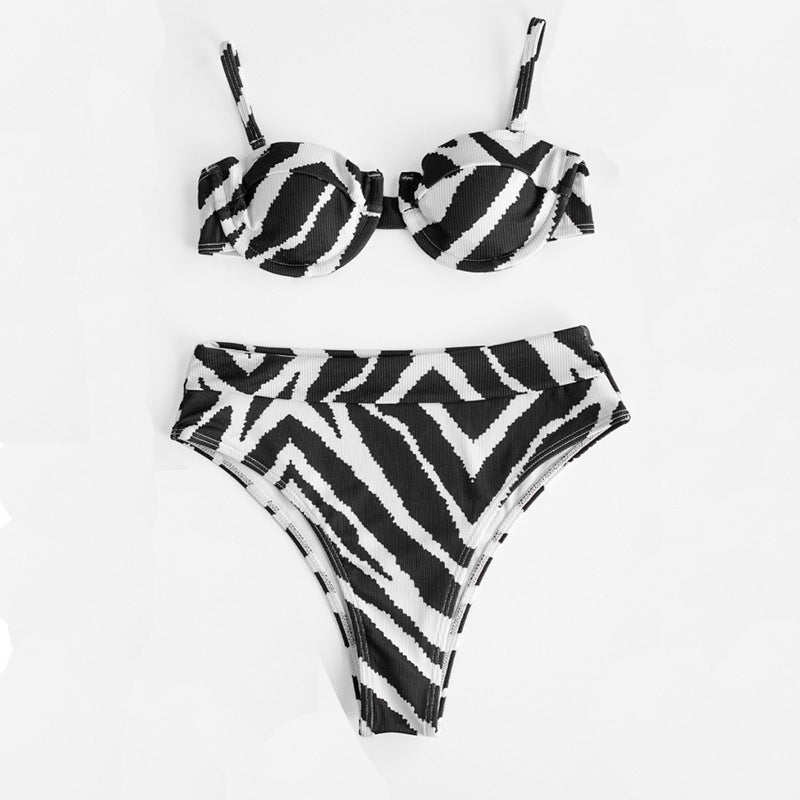 Damen Hochgeschnittener Bikini mit elegantem ZR&Bra-Muster R&B