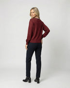 Damen Activewear fein gestrickte Rundhalsbluse mit Satinärmeln und Perlendekor sowie Zierknopfleiste R&B