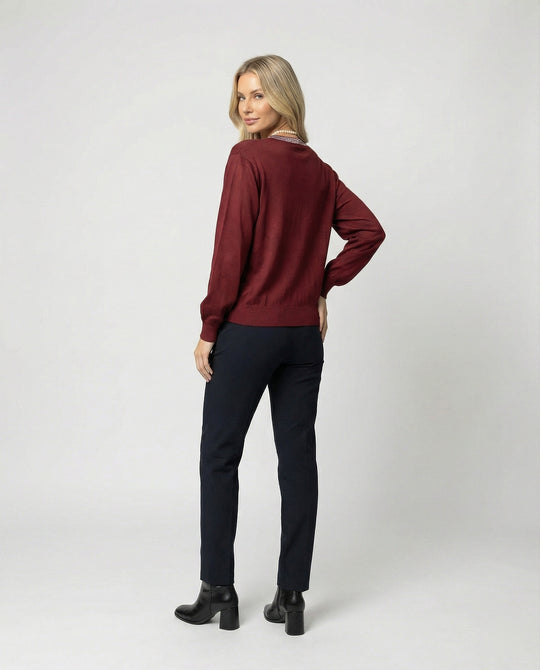 Damen Activewear fein gestrickte Rundhalsbluse mit Satinärmeln und Perlendekor sowie Zierknopfleiste R&B