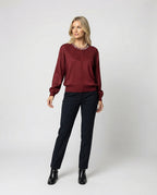 Damen Activewear fein gestrickte Rundhalsbluse mit Satinärmeln und Perlendekor sowie Zierknopfleiste R&B