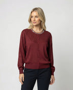 Damen Activewear fein gestrickte Rundhalsbluse mit Satinärmeln und Perlendekor sowie Zierknopfleiste R&B