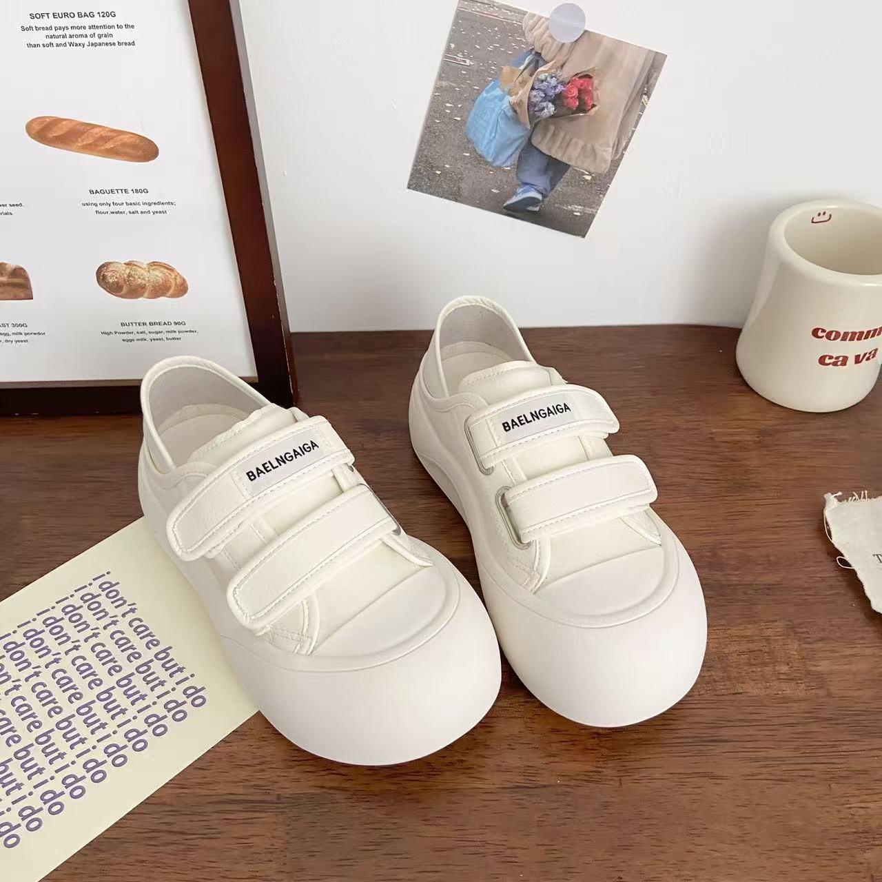 Damen Slip-On Sneakers mit verstellbaren Klettverschlüssen und dämpfender Sohle R&B