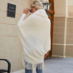 Damen luxuriöser Strickponcho mit elegantem Kunstfellkragen und Fransen
