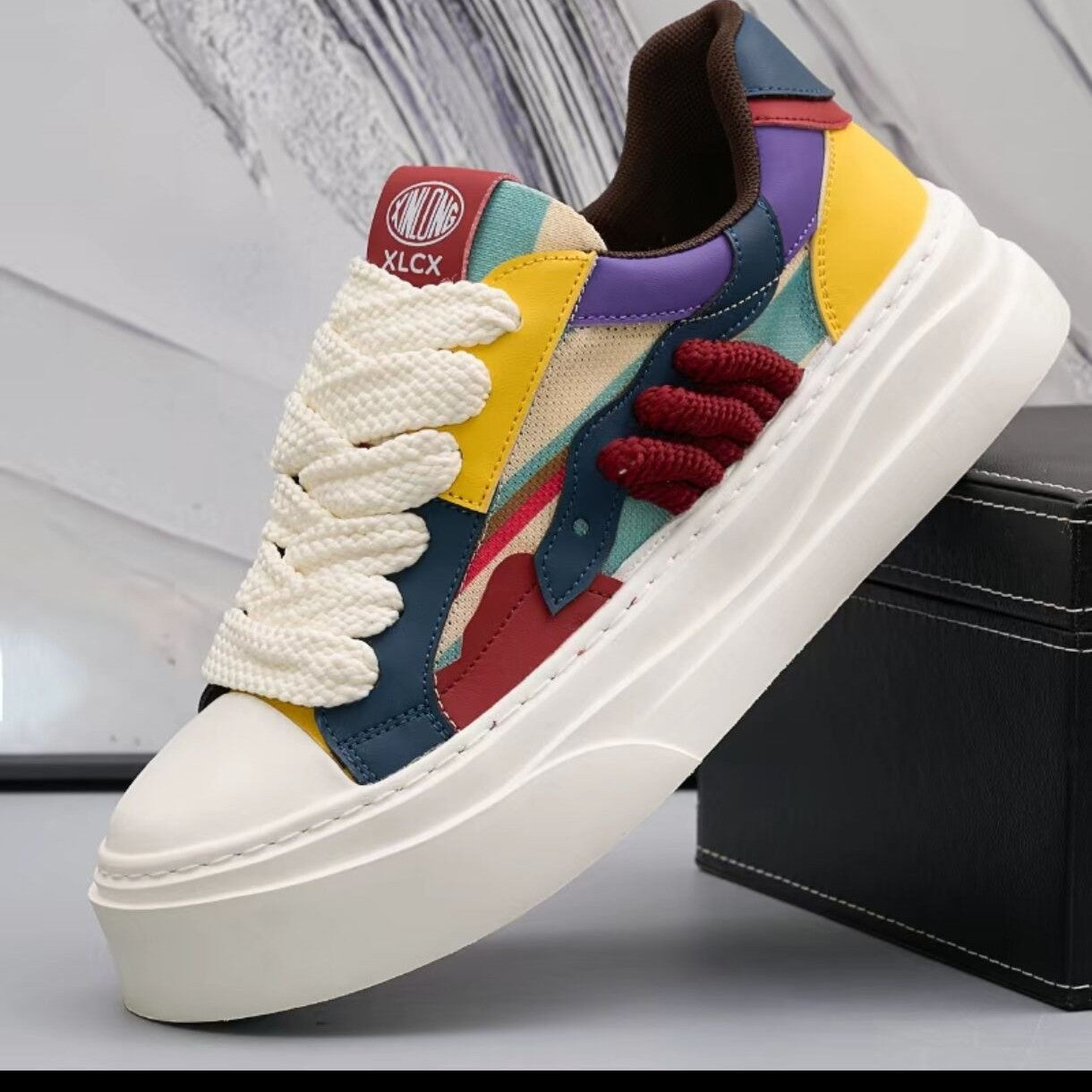 Damen Modische Plattform Sneakers mit einzigartigen grafischen Mustern und bequemer Sohle R&B