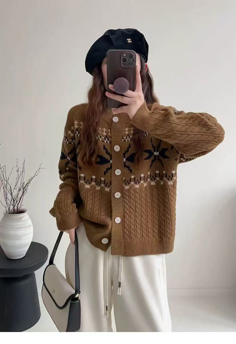 Damen Grobstrick-Cardigan mit dekorativem Zopfmuster und Knopfdetails R&B