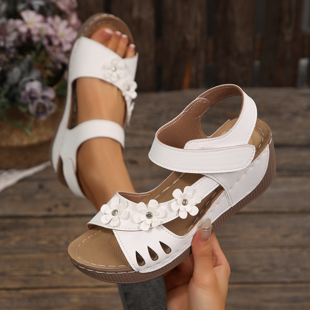 Damen Plateau-Sandalen mit floralen Akzenten und buntem Design R&B