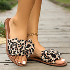 Damen modische Slide-Sandalen mit elegantem Leopardenmuster und dekorativem Schleifendetail R&B
