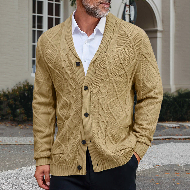 Herren Grobstrickjacke mit elegantem Zopfmuster und praktischen Taschen R&B