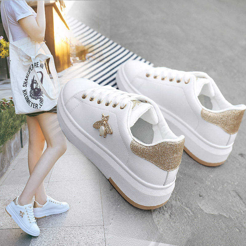 Damen modische Sneakers mit schimmernden Akzenten und Bienenapplikation R&B
