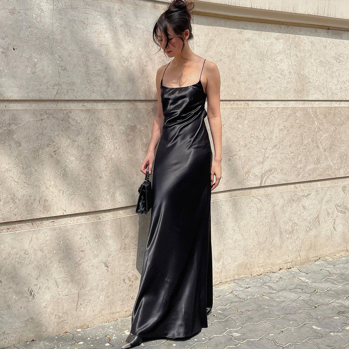 Damen elegantes Maxikleid aus fließendem Satin mit Spaghettiträgern R&B