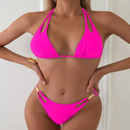 Damen Triangel-Bikini mit modernen Cut-Outs und goldenen Akzenten