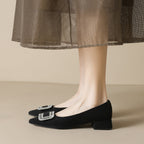 Damen spitze Pumps mit funkelndem Schnallenakzent