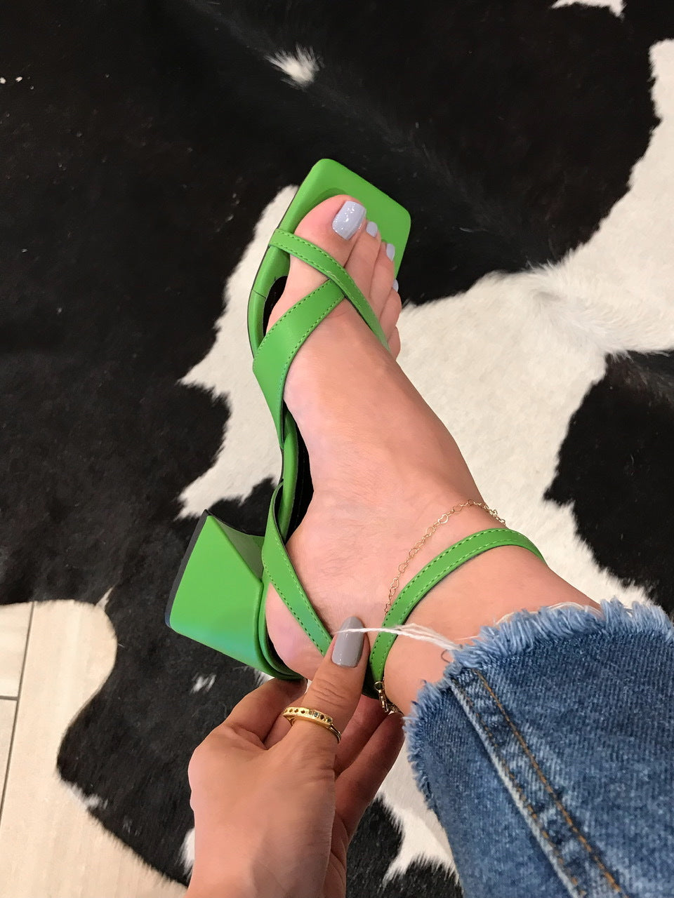 Damen elegante Blockabsatzsandalen mit stilvollen Kreuzriemen R&B