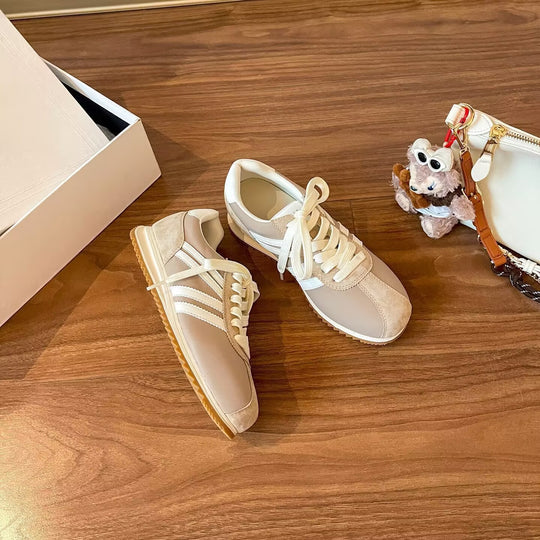 Damen Sportliche Sneakers mit modischen Wildleder- und Lederakzenten R&B
