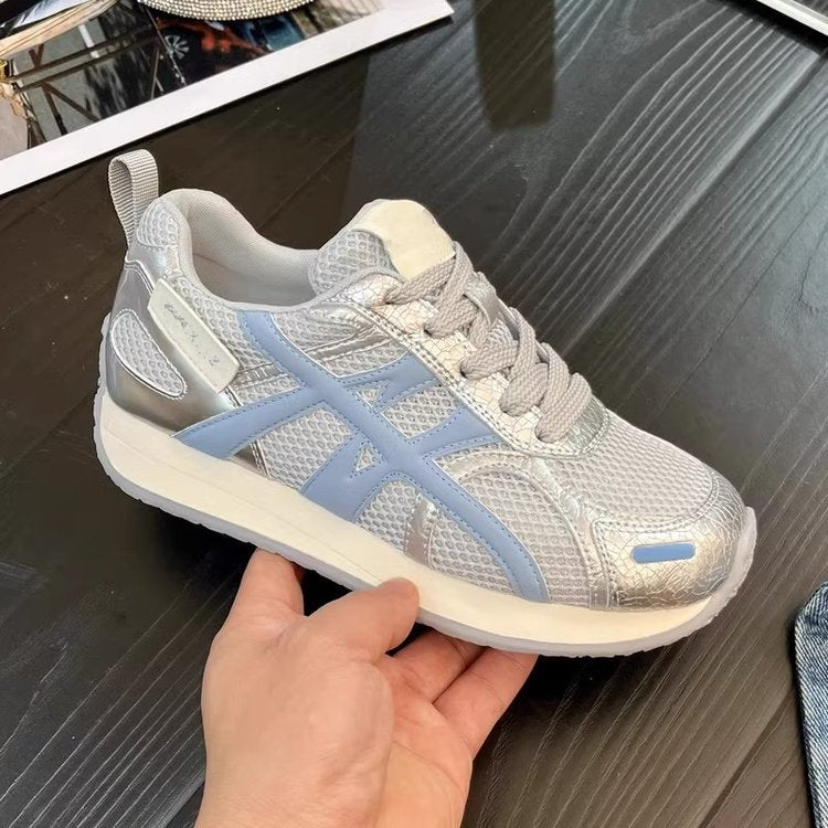 Damen Sportliche Sneakers mit atmungsaktiver Mesh-Oberfläche und eleganten Metallic-Akzenten R&B