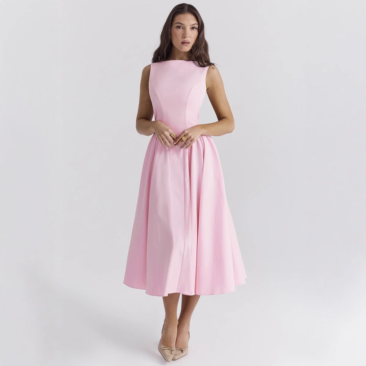 Damen Cocktailkleid mit elegantem Taillenbetonung und schwingendem Rock R&B