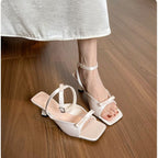 Damen elegante Blockabsatz Sandaletten mit schmalen Riemchen R&B
