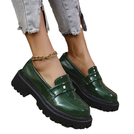 Damen modische Slip-On Loafers mit robustem Profil und glänzendem Finish R&B
