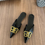 Damen Elegante Mules mit spitzem Zehenbereich und dekorativem Schnallen-Detail R&B