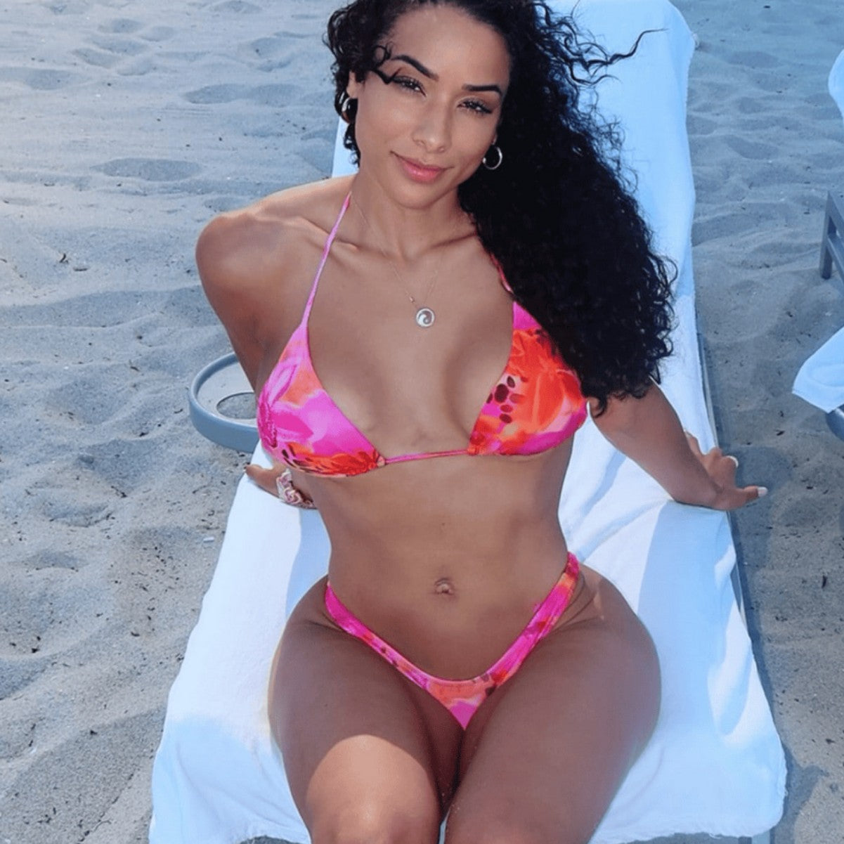 Damen Triangel-Bikini mit elegantem Hochschnitt R&B