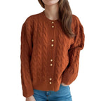 Damen Strickjacke mit eleganter Zopfmusterstruktur und dekorativen Knöpfen R&B