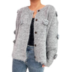 Damen Strickjacke mit floralen Applikationen und dekorativen Knöpfen R&B
