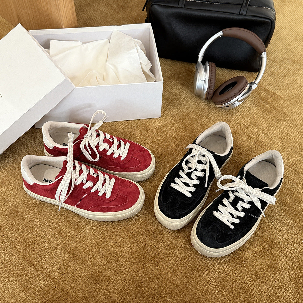 Damen Sportliche Sneakers aus hochwertigem Wildleder mit stylischen Schnürdetails