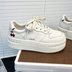Damen Sneaker mit modischem Plateau und applikierter Kirschstickerei R&B