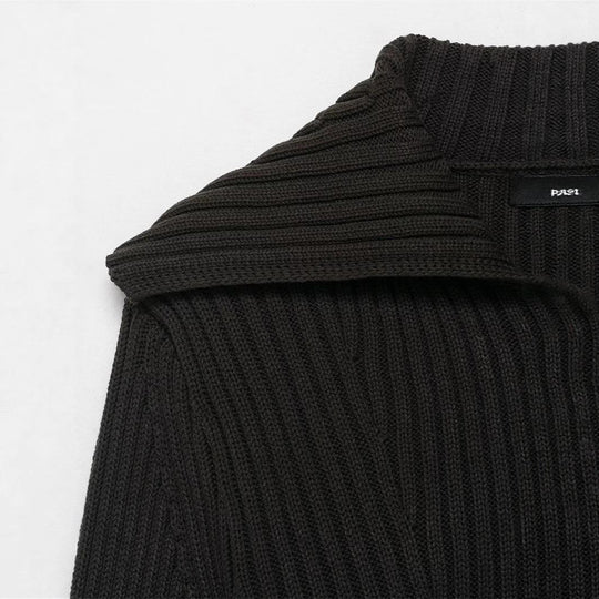 Damen Strickjacke mit breitem Kragen und modischen Knopfdetails R&B