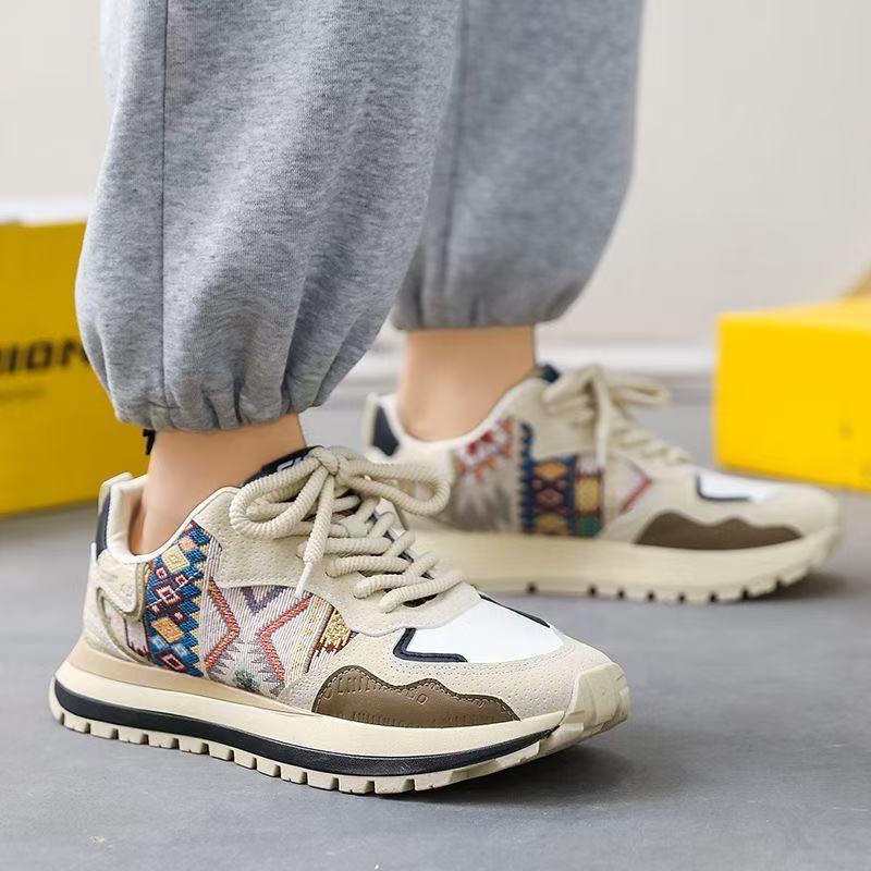 Damen Lifestyle Sneakers mit modernem Ethno-Muster und rutschfester Sohle